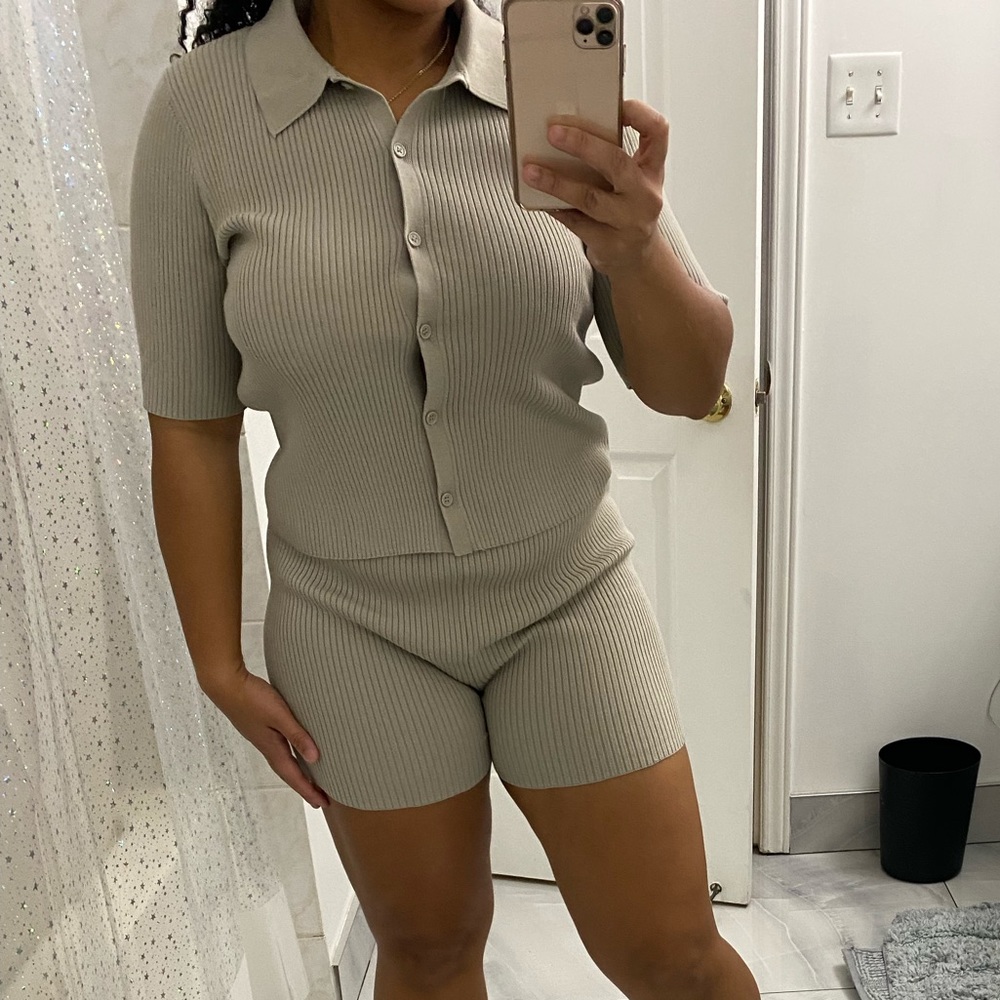 Two Piece set - Picture 3 of 4